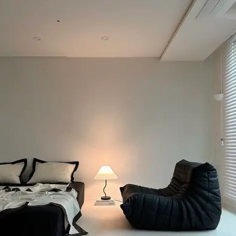 black leather eleanor